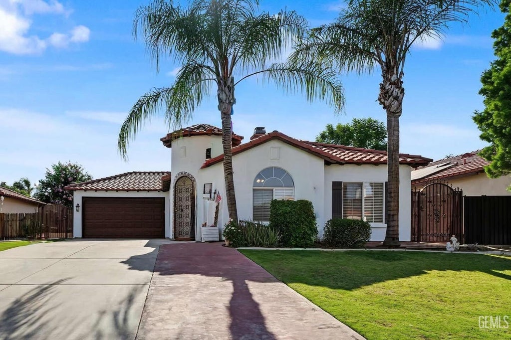 Photo of 231 Solecita Way, Bakersfield, CA 93314 (MLS # 202607100)