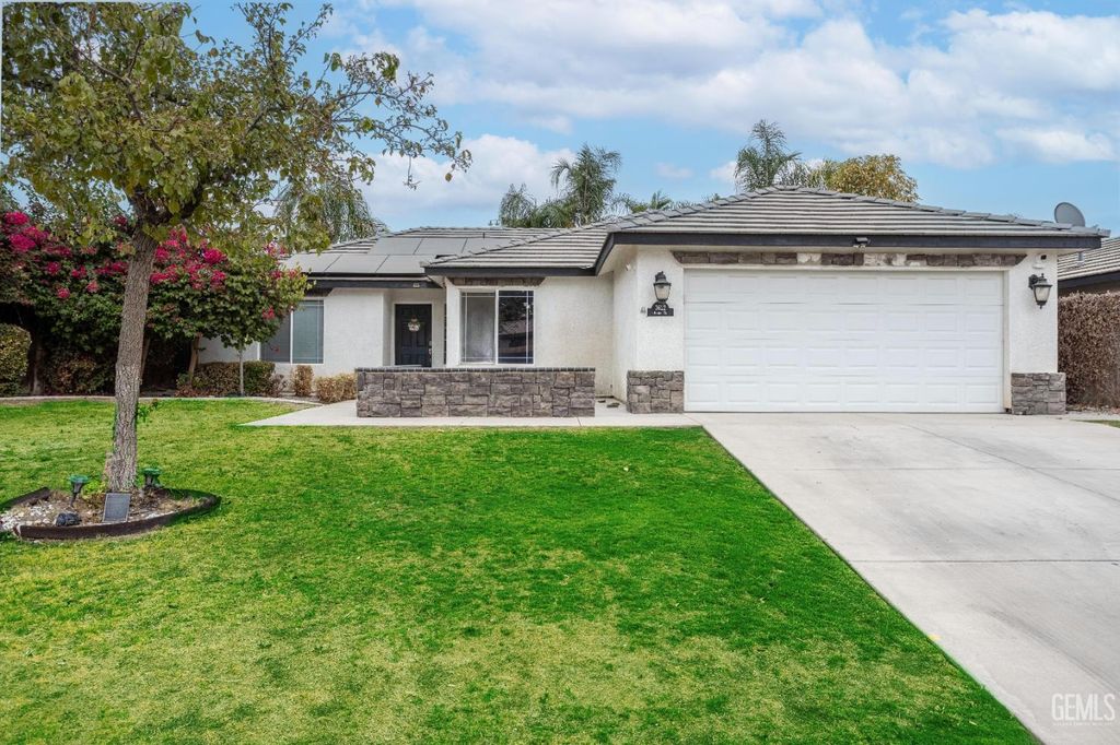 Photo of 3622 Azure Drive, Bakersfield, CA 93312 (MLS # 202510670)