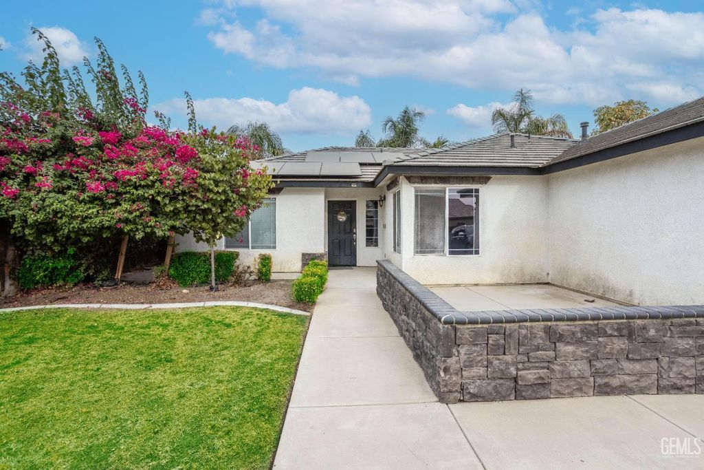 Photo of 3622 Azure Drive, Bakersfield, CA 93312 (MLS # 202510670)