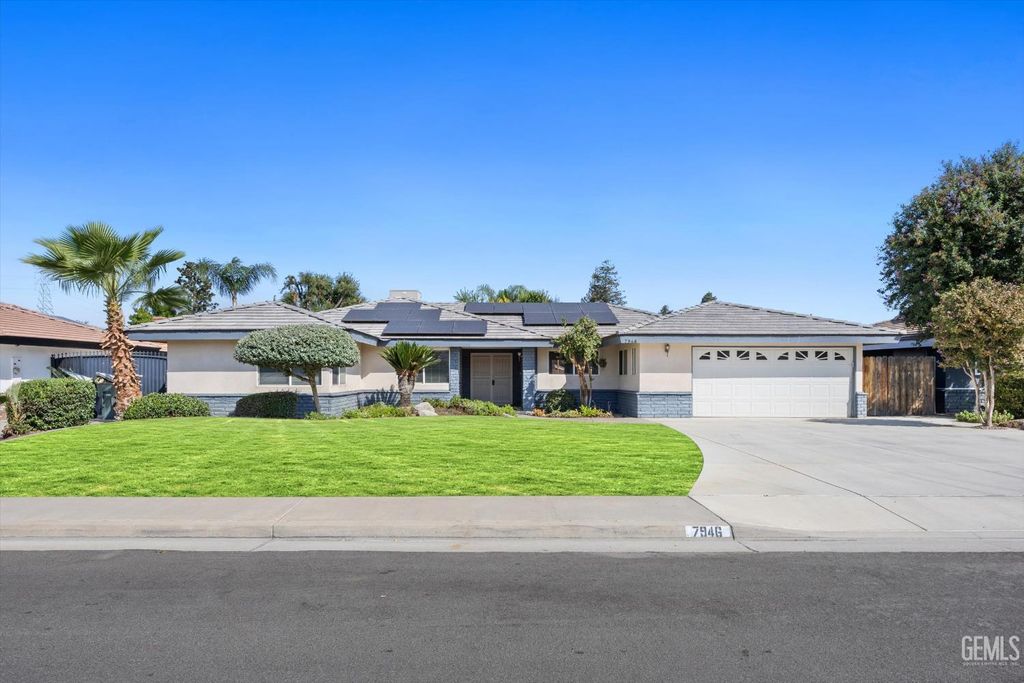 Photo of 7946 Debbs Avenue, Bakersfield, CA 93308 (MLS # 202511080)