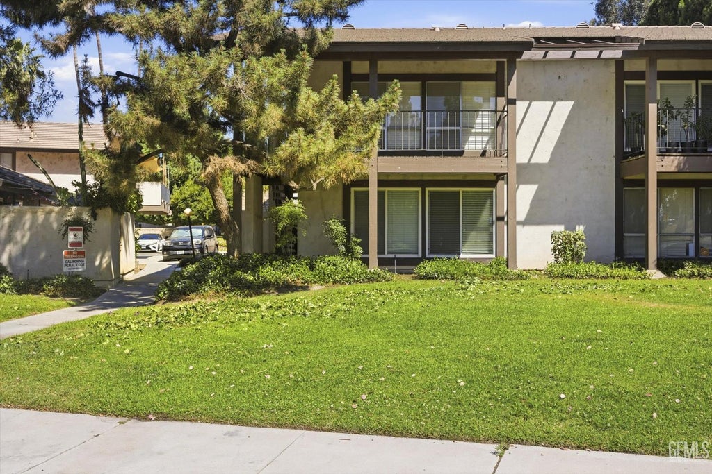 Photo of 3333 El Encanto Court #19, Bakersfield, CA 93301 (MLS # 202605605)