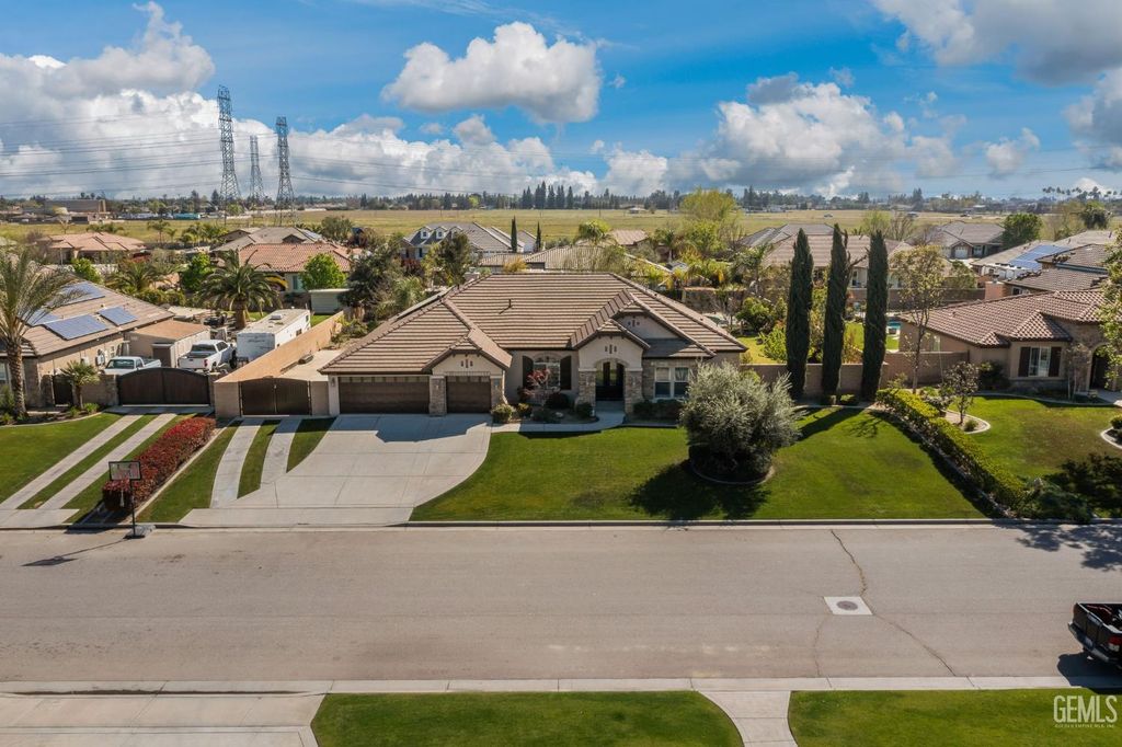 Photo of 16349 Coastal Court, Bakersfield, CA 93314 (MLS # 202606005)