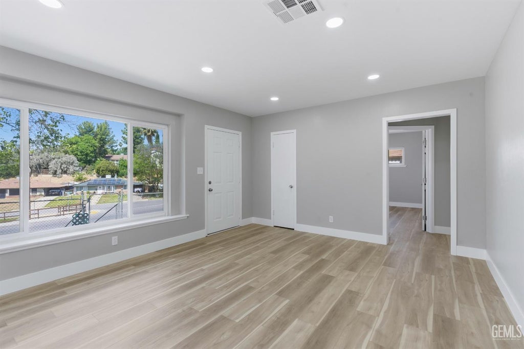 Photo of 3017 River Boulevard, Bakersfield, CA 93305 (MLS # 202610013)