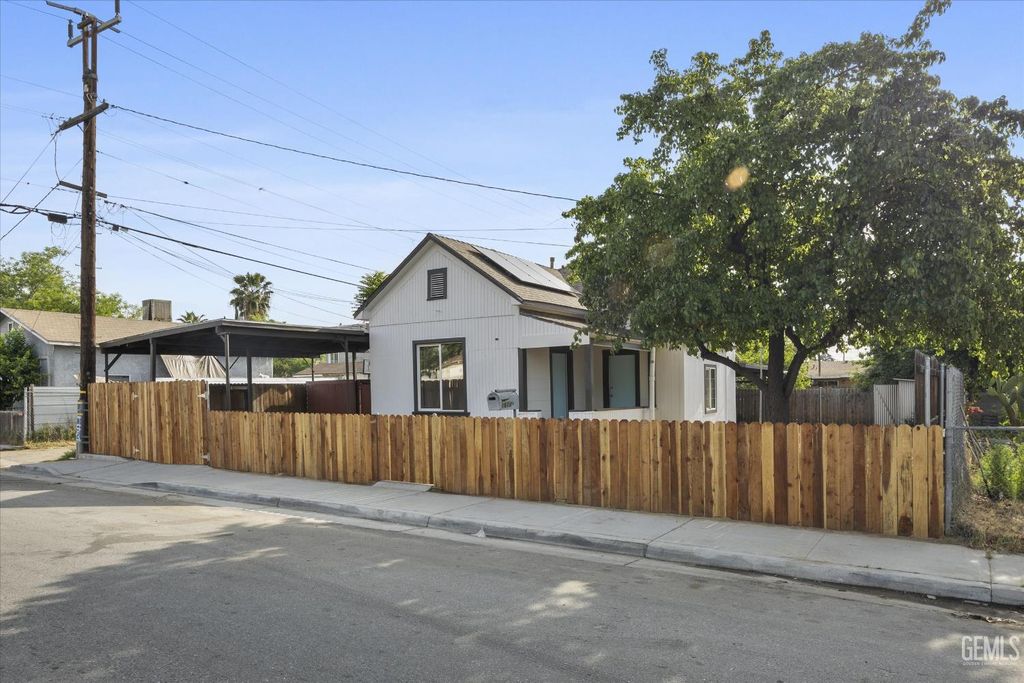 Photo of 1615 Owens Street, Bakersfield, CA 93305 (MLS # 202602717)