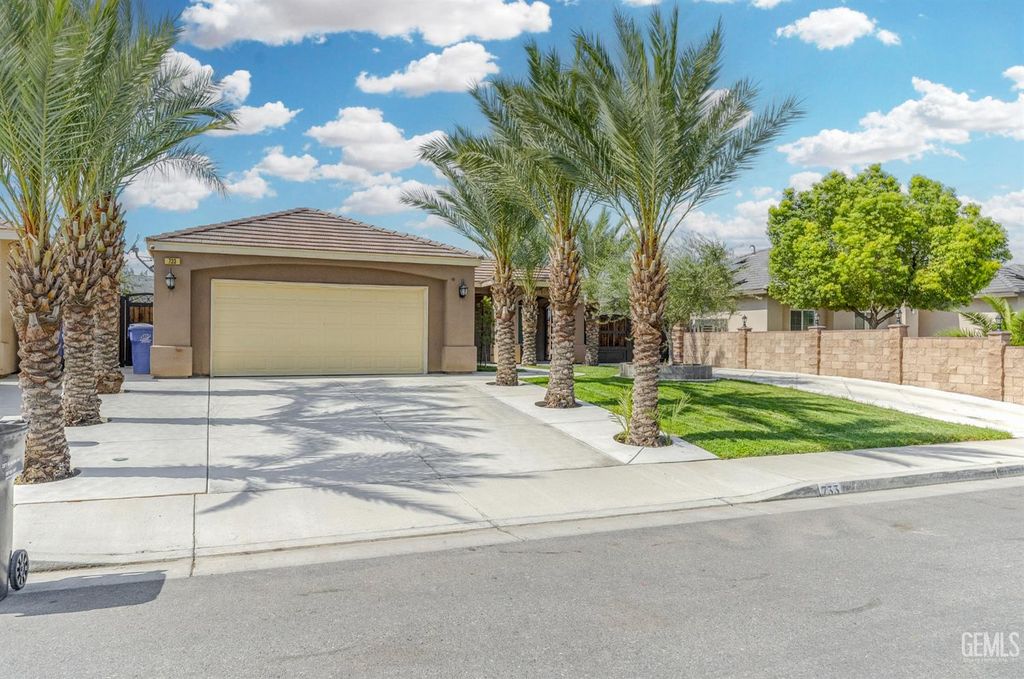 Photo of 733 Ensenata Drive, Mc Farland, CA 93250 (MLS # 202511122)