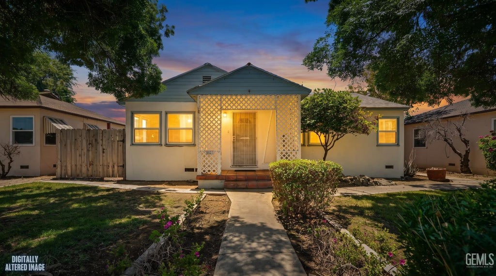 Photo of 2813 Truxtun Avenue, Bakersfield, CA 93301 (MLS # 202607319)