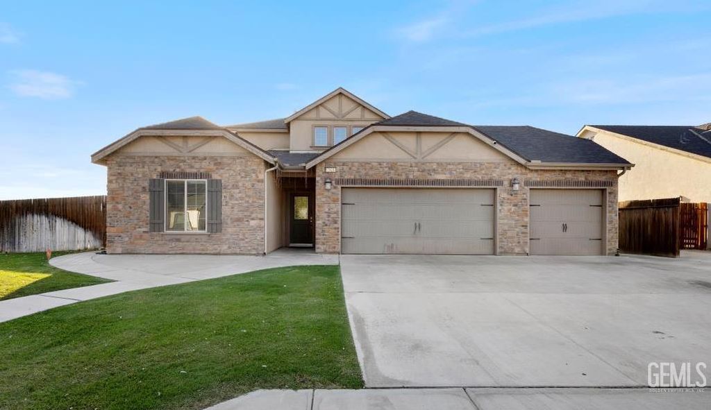 Photo of 7521 Torrent Way, Bakersfield, CA 93313 (MLS # 202511162)