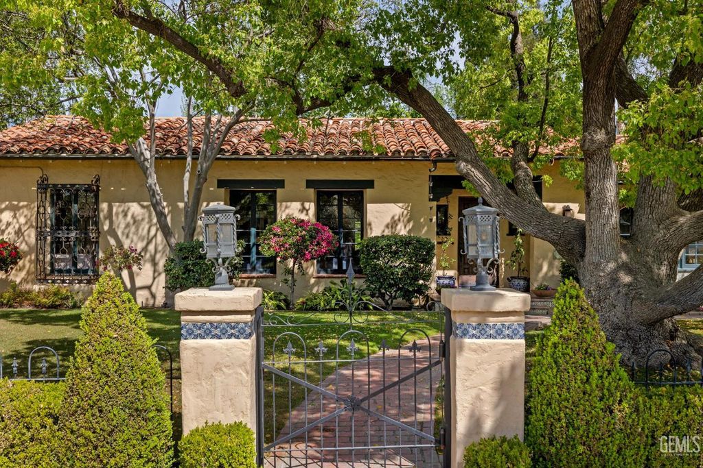 Photo of 2716 21st Street, Bakersfield, CA 93301 (MLS # 202603203)