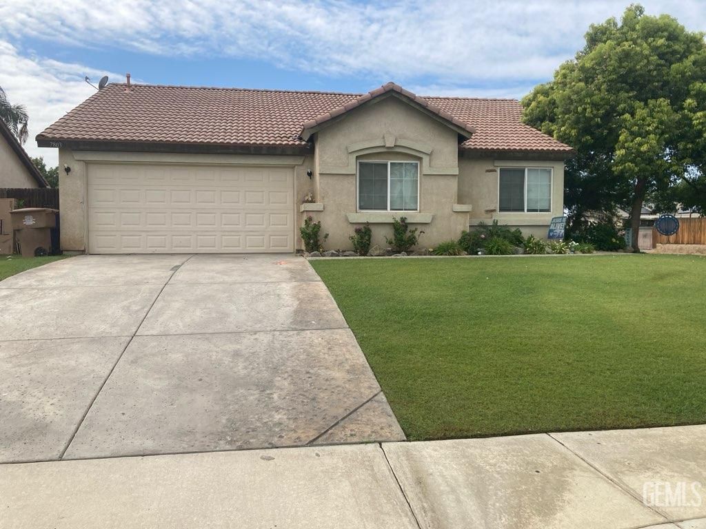 Photo of 7803 Quest Street, Bakersfield, CA 93307 (MLS # 202510722)