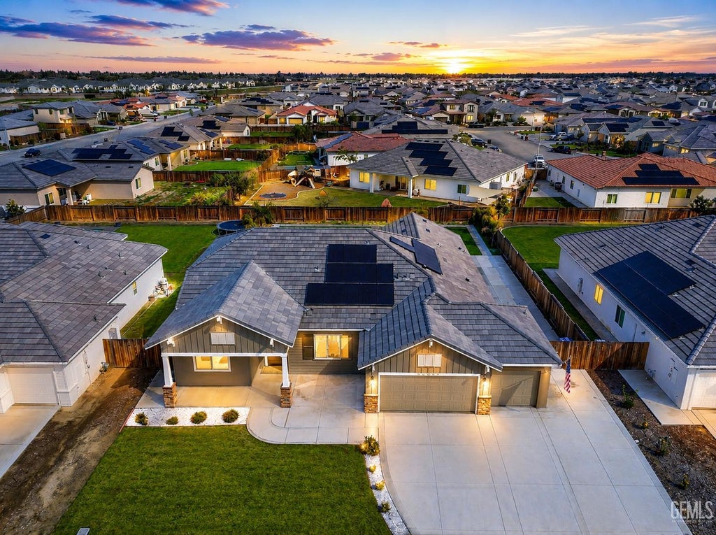 Photo of 16002 Canterbury Court, Bakersfield, CA 93314 (MLS # 202608585)
