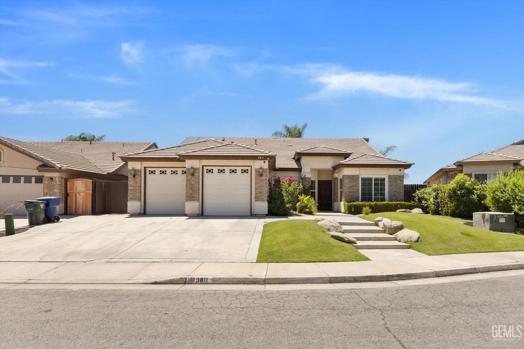 Photo of 3811 Europa Lane, Bakersfield, CA 93312 (MLS # 202606660)