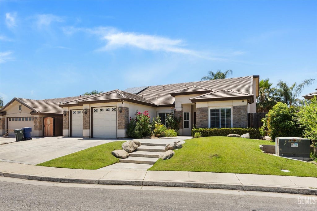 Photo of 3811 Europa Lane, Bakersfield, CA 93312 (MLS # 202606660)