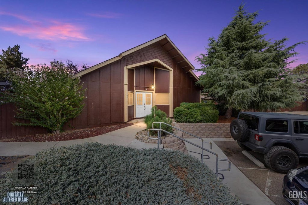 Photo of 22 Village Lane, Tehachapi, CA 93561 (MLS # 202609772)