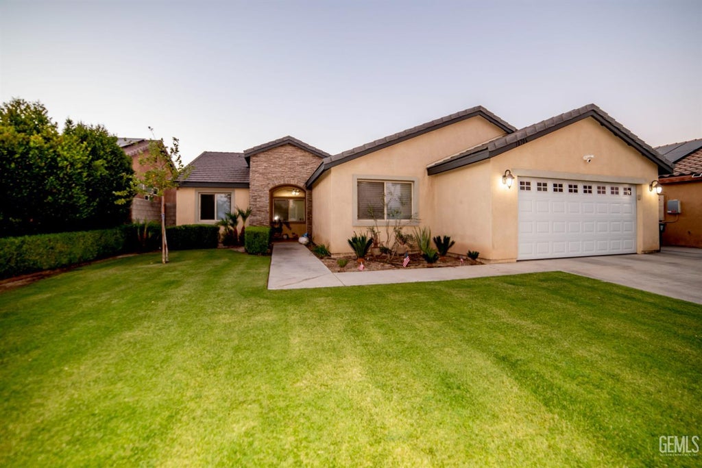 Photo of 10706 Montemar Drive, Bakersfield, CA 93311 (MLS # 202607446)