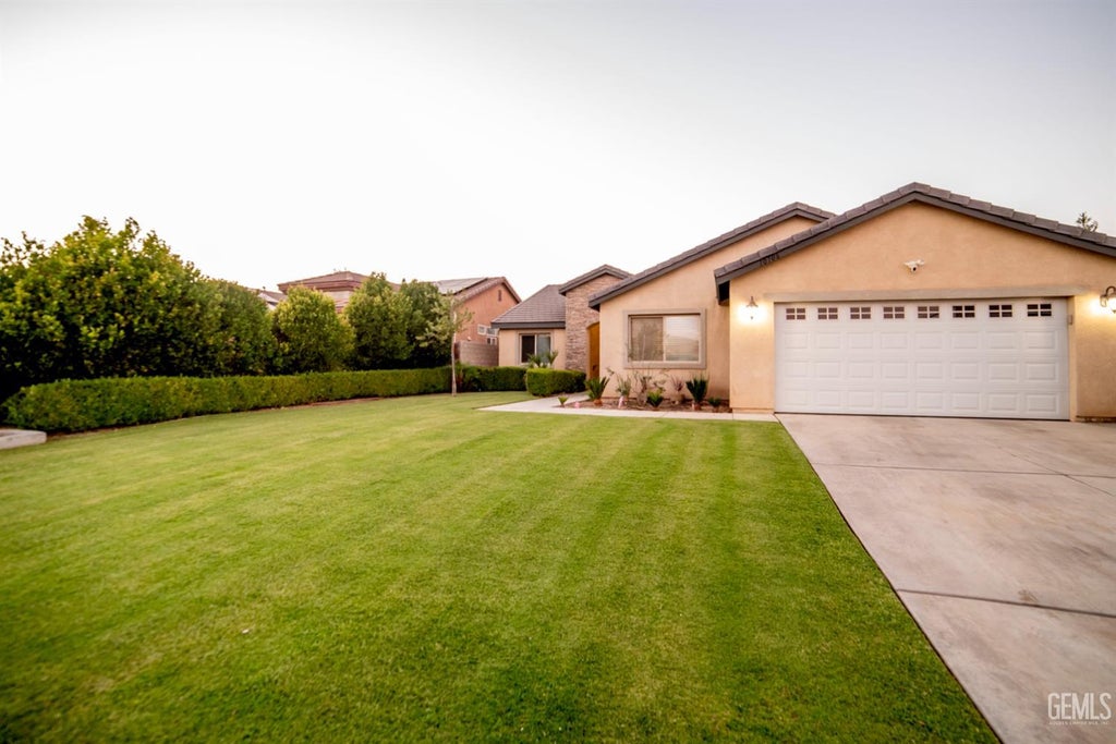 Photo of 10706 Montemar Drive, Bakersfield, CA 93311 (MLS # 202607446)