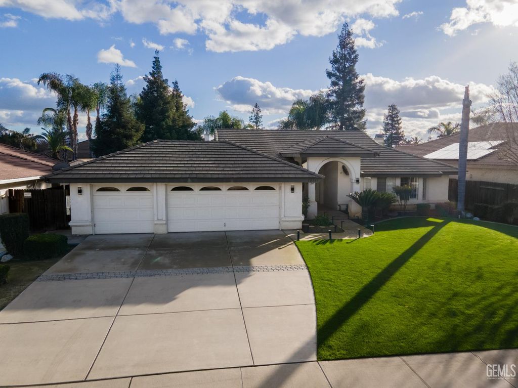 Photo of 10103 Wentworth Court, Bakersfield, CA 93311 (MLS # 202600114)