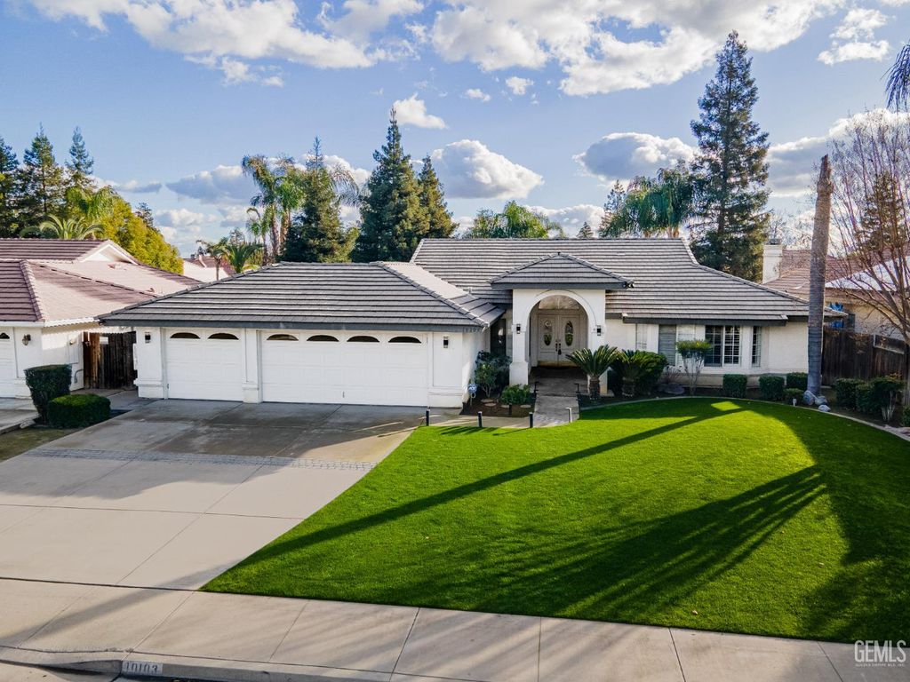 Photo of 10103 Wentworth Court, Bakersfield, CA 93311 (MLS # 202600114)