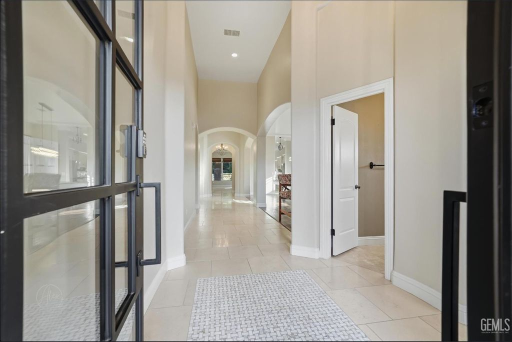 Photo of 14923 Colonia De Las Rosas, Bakersfield, CA 93306 (MLS # 202603803)