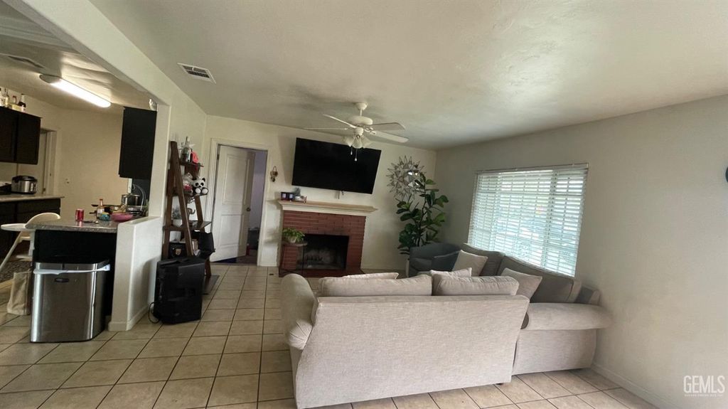 Photo of 4408 Fishering Drive, Bakersfield, CA 93309 (MLS # 202510772)