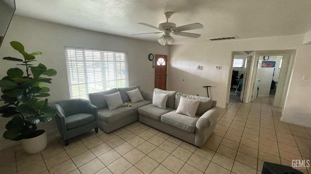Photo of 4408 Fishering Drive, Bakersfield, CA 93309 (MLS # 202510772)
