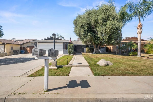 6904 CEDARCREST AVE, BAKERSFIELD, CA 93308 - Image 1e203cb042a5ee47dcd0a4beb9f1d9a7/2136171995