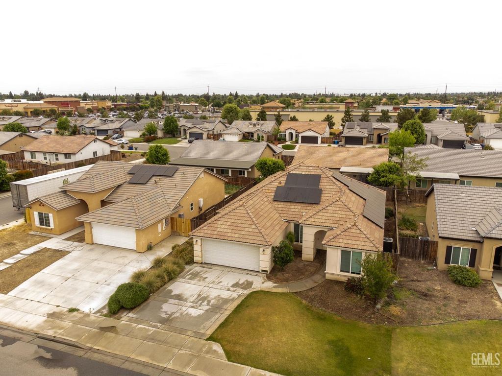 Photo of 6518 Bangor Place, Bakersfield, CA 93313 (MLS # 202603486)