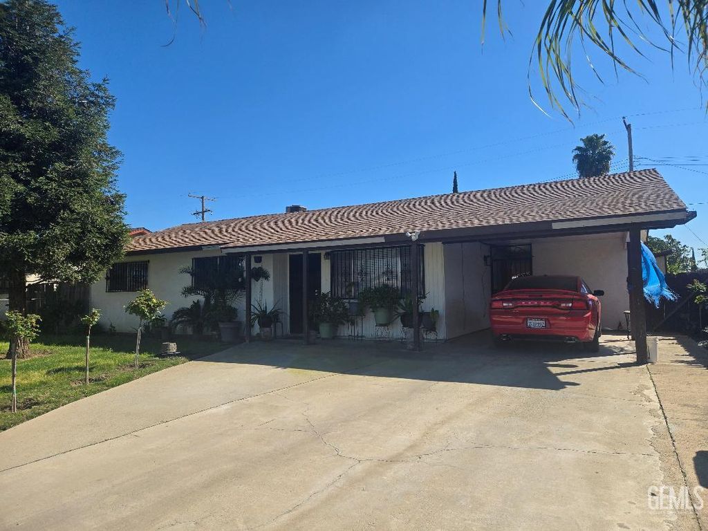 Photo of 1211 Kenneth Avenue, Earlimart, CA 93219 (MLS # 202603943)