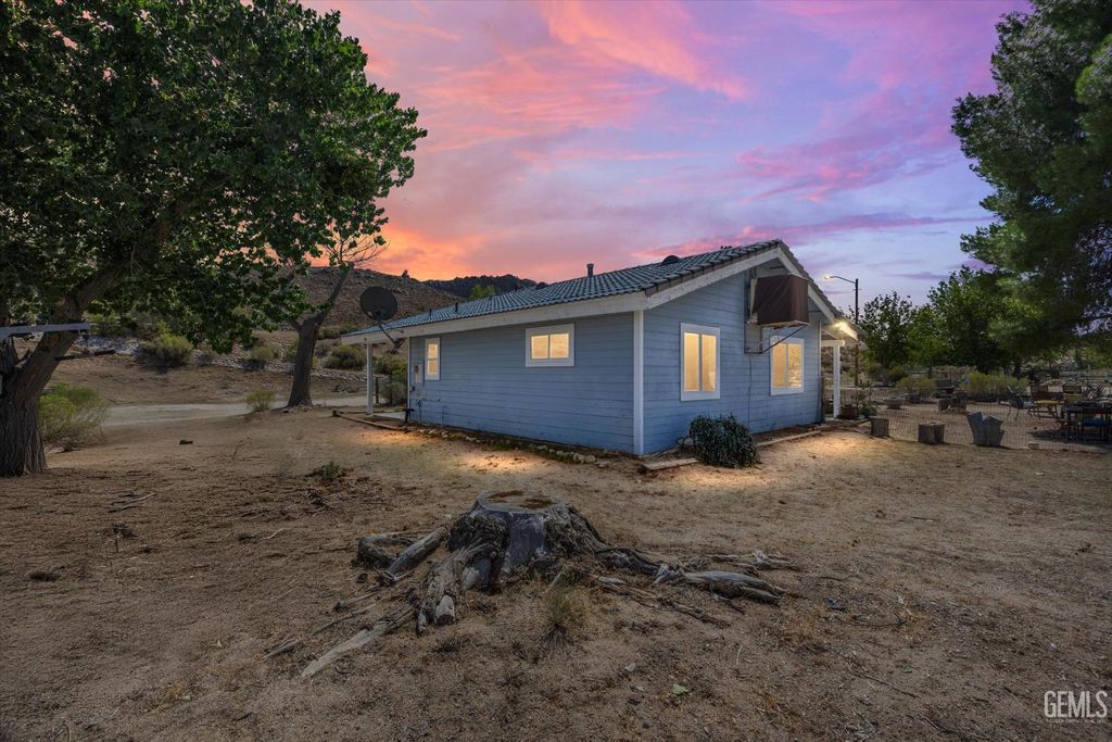 Photo of 8109 S Kelso Valley Road, Weldon, CA 93283 (MLS # 202511129)