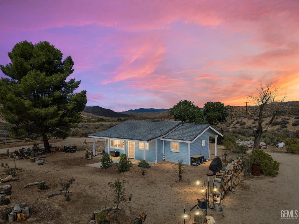 Photo of 8109 S Kelso Valley Road, Weldon, CA 93283 (MLS # 202511129)