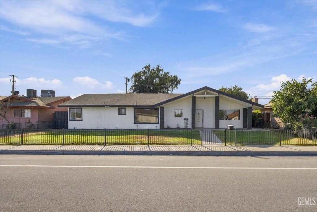 Photo of 4413 Monitor Street, Bakersfield, CA 93307 (MLS # 202609969)