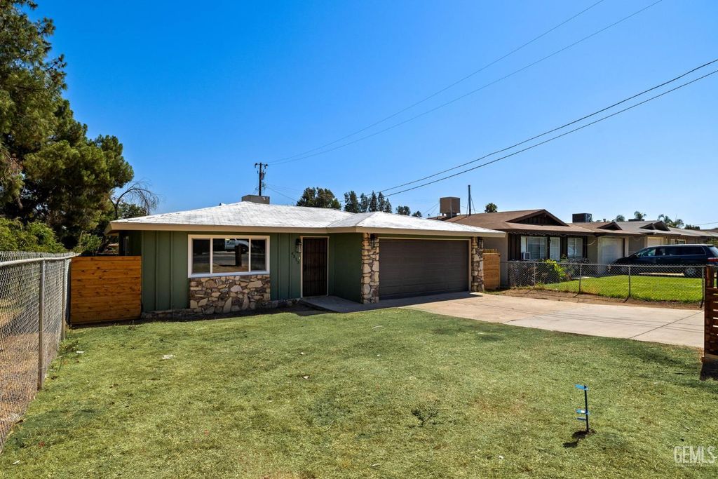 Photo of 4513 Pioneer Drive, Bakersfield, CA 93306 (MLS # 202511176)