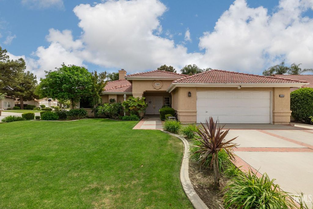 Photo of 13801 Las Entradas, Bakersfield, CA 93314 (MLS # 202604049)