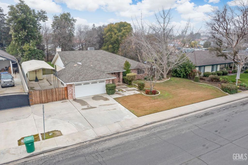 Photo of 1207 Jenkins Road, Bakersfield, CA 93314 (MLS # 202600784)
