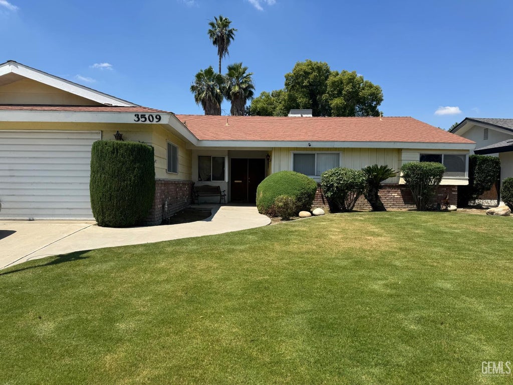 Photo of 3509 Mc Courry Street, Bakersfield, CA 93304 (MLS # 202607873)