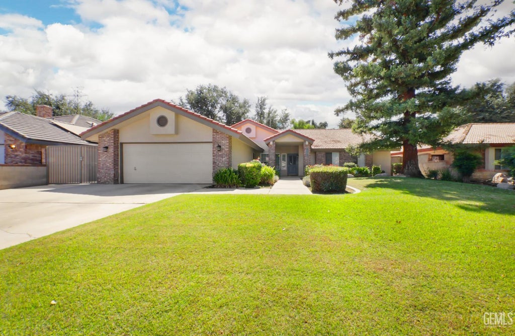Photo of 8609 Landover Lane, Bakersfield, CA 93311 (MLS # 202610087)