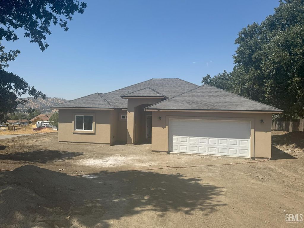 Photo of 17901 Hambletonian Drive, Tehachapi, CA 93561 (MLS # 202510865)