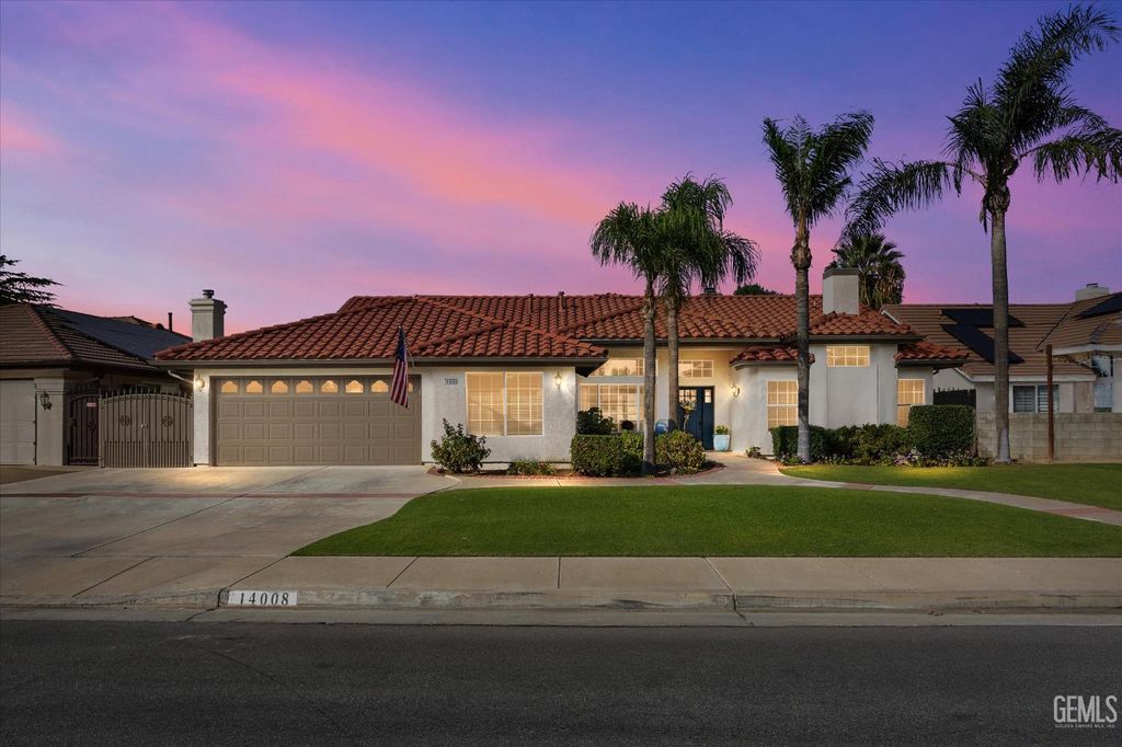 Photo of 14008 Calle Rosales, Bakersfield, CA 93314 (MLS # 202510847)