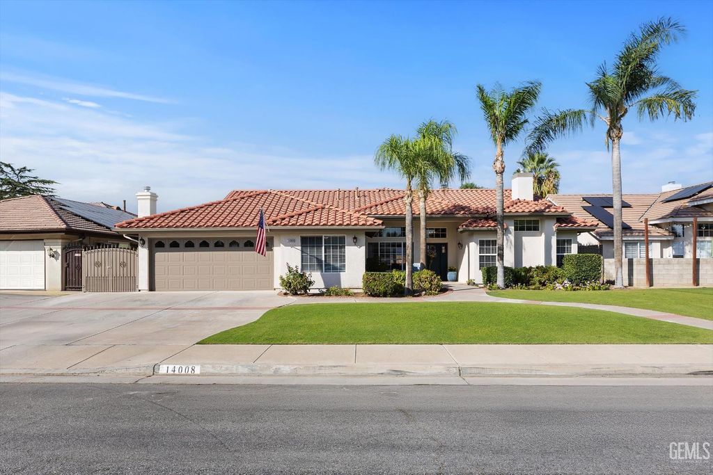 Photo of 14008 Calle Rosales, Bakersfield, CA 93314 (MLS # 202510847)