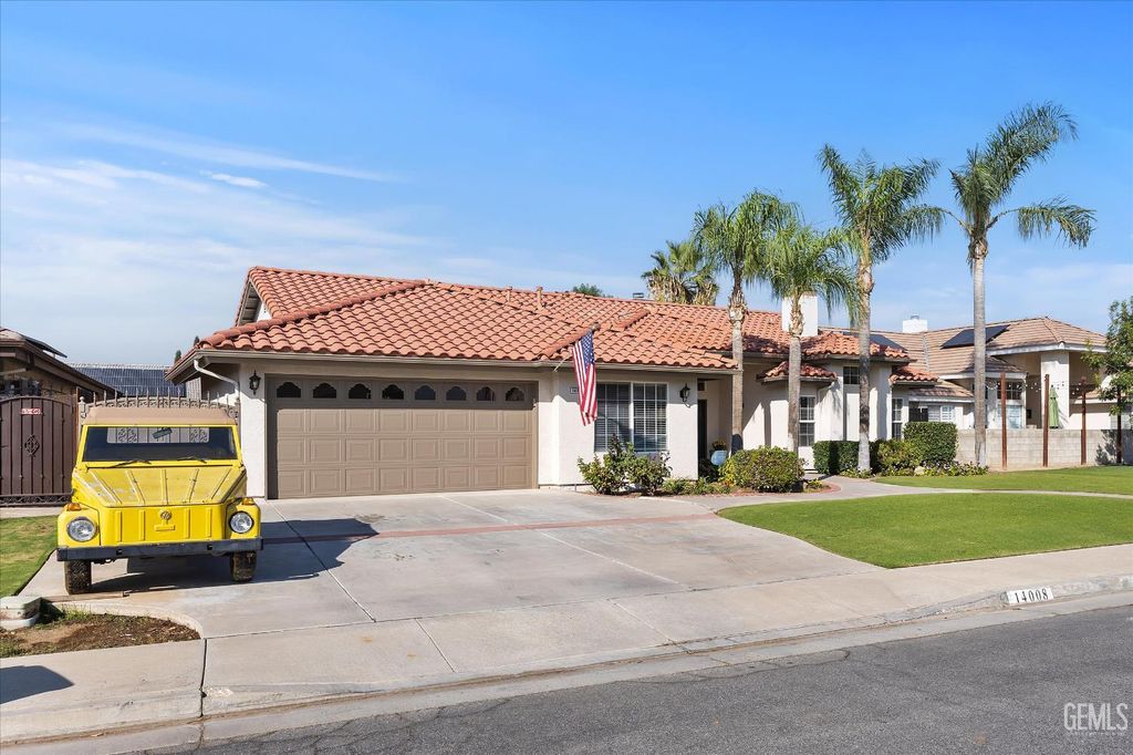 Photo of 14008 Calle Rosales, Bakersfield, CA 93314 (MLS # 202510847)