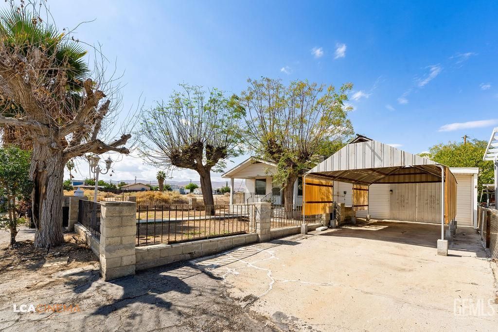 Photo of 721 Buchanan Street, Taft, CA 93268 (MLS # 202510886)