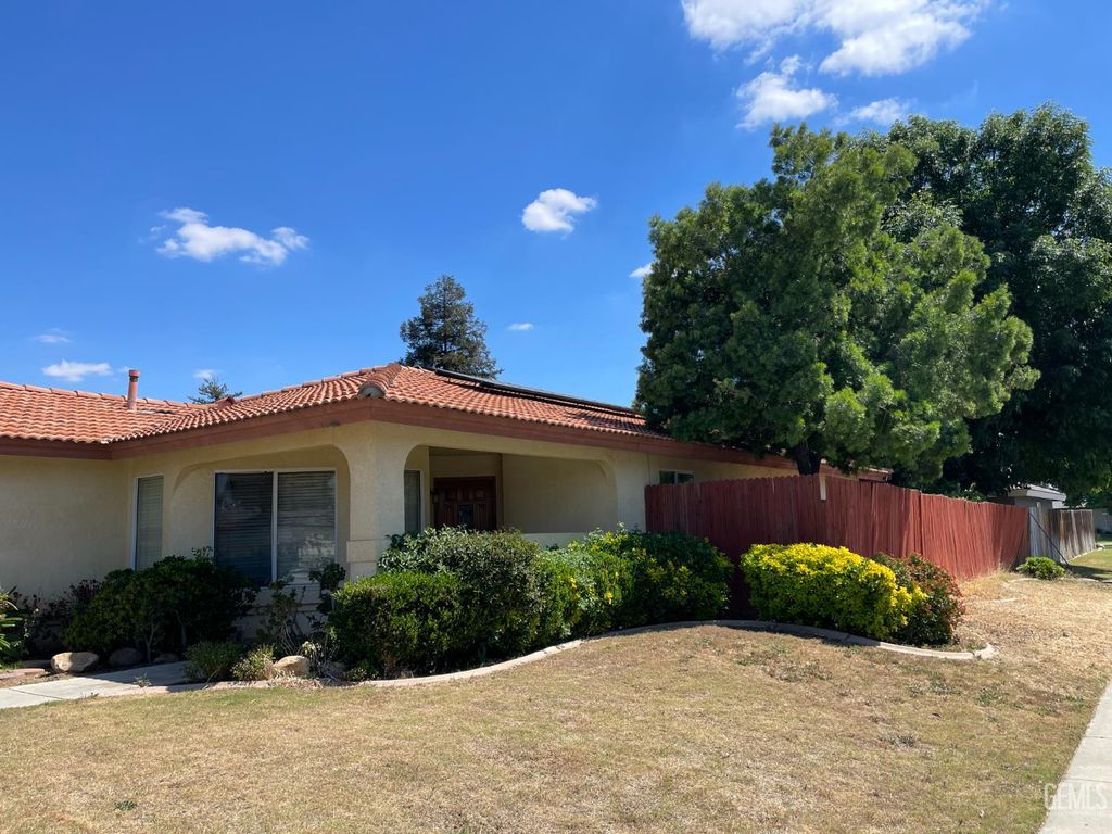 Photo of 10017 Treetop Avenue, Bakersfield, CA 93312 (MLS # 202604108)