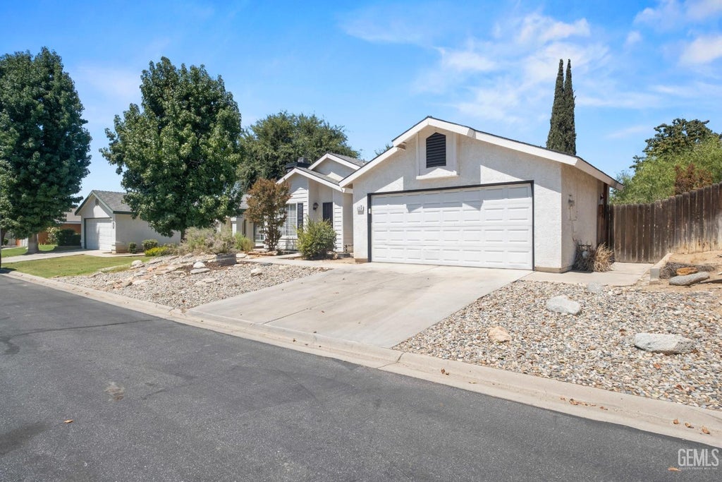 Photo of 6304 Derby Drive, Bakersfield, CA 93306 (MLS # 202608893)