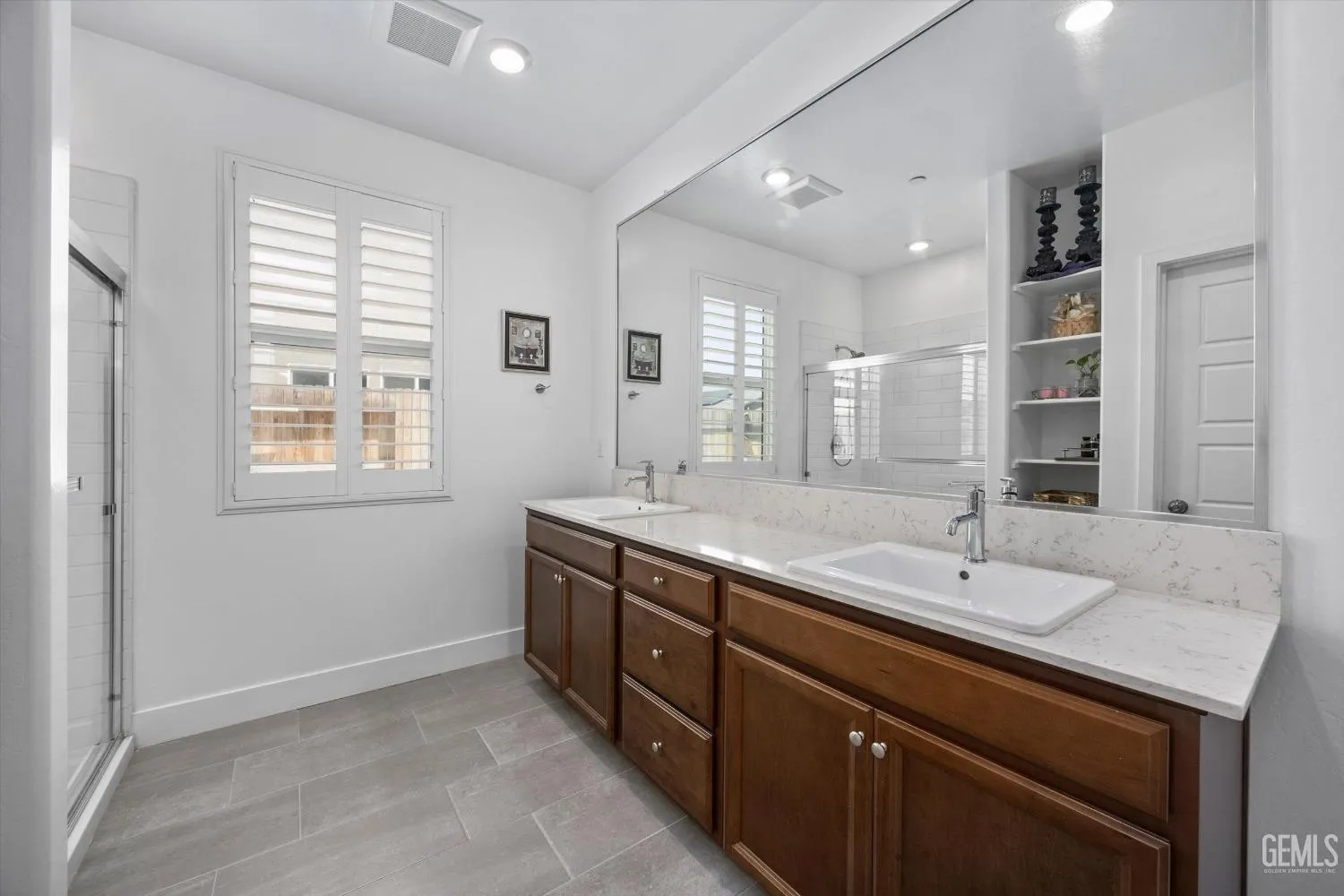 Bakersfield, California 93313, United States, 4 Bedrooms Bedrooms, ,3 BathroomsBathrooms,Residential,Active,116991