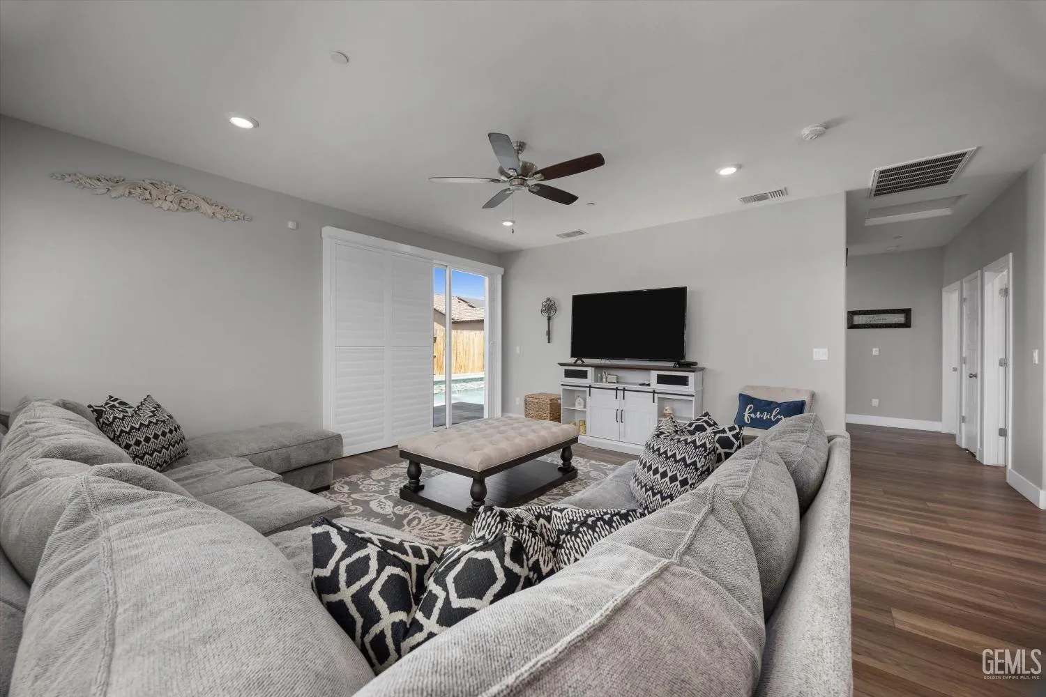 Bakersfield, California 93313, United States, 4 Bedrooms Bedrooms, ,3 BathroomsBathrooms,Residential,Active,116991