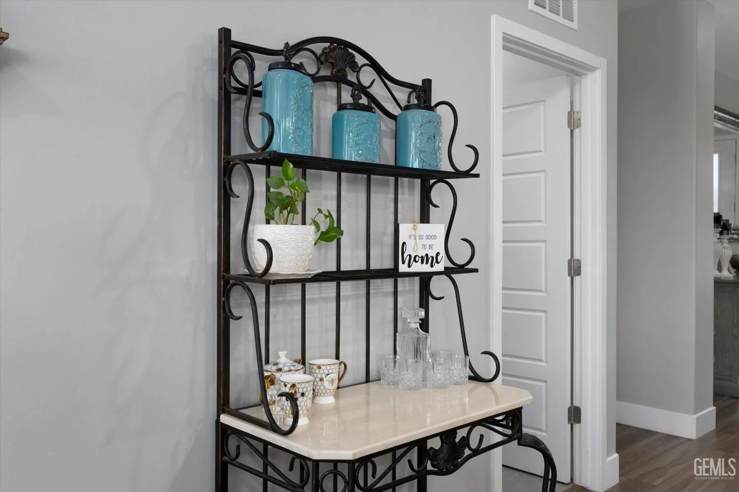 Bakersfield, California 93313, United States, 4 Bedrooms Bedrooms, ,3 BathroomsBathrooms,Residential,Active,116991