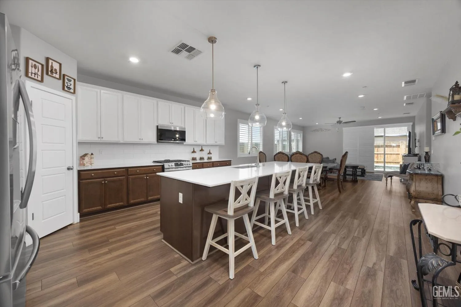 Bakersfield, California 93313, United States, 4 Bedrooms Bedrooms, ,3 BathroomsBathrooms,Residential,Active,116991