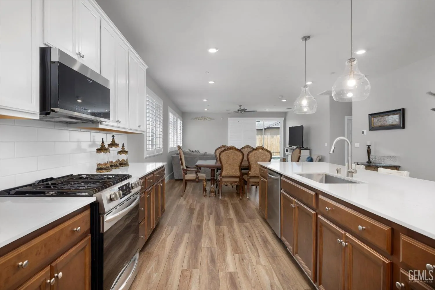 Bakersfield, California 93313, United States, 4 Bedrooms Bedrooms, ,3 BathroomsBathrooms,Residential,Active,116991