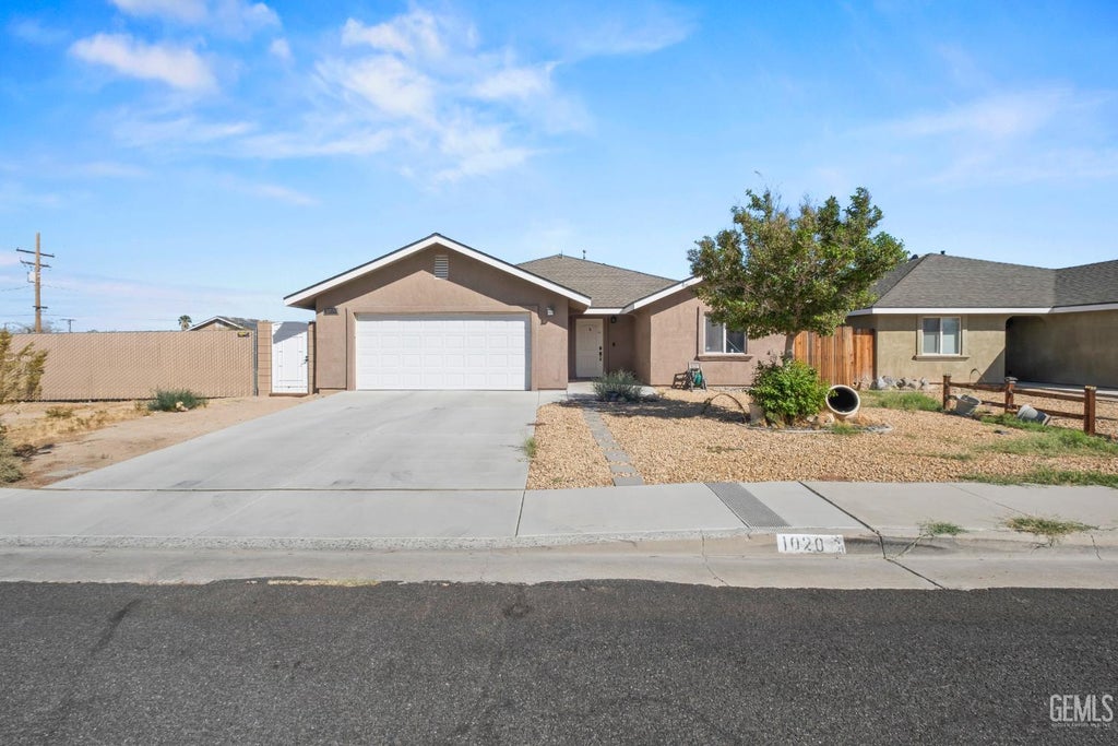 Photo of 1020 S Farragut Street, Ridgecrest, CA 93555 (MLS # 202610436)
