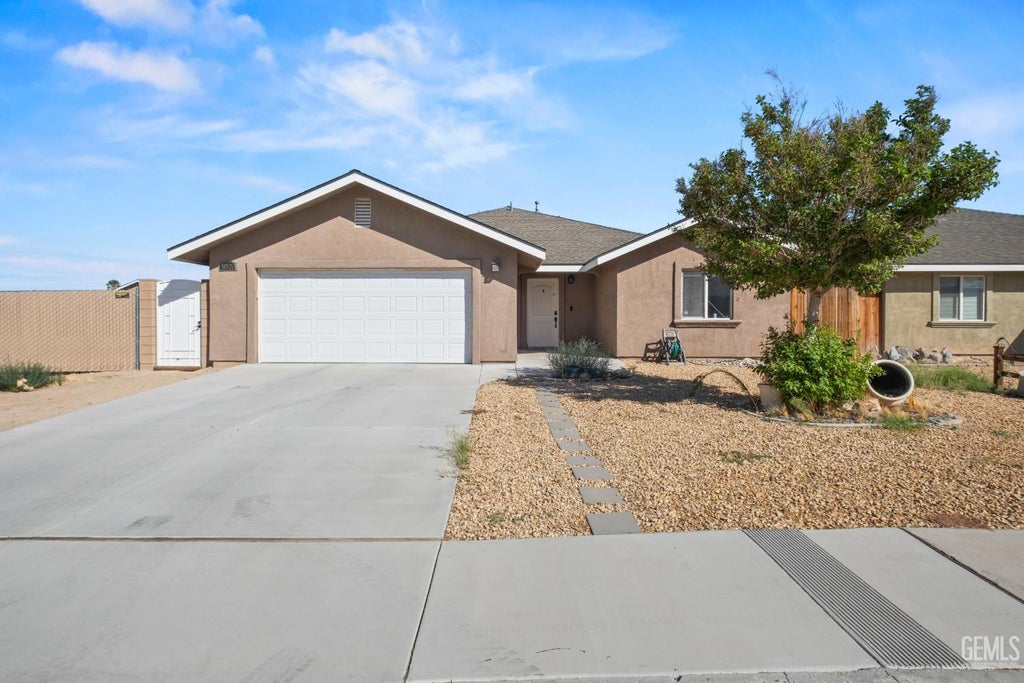 Photo of 1020 S Farragut Street, Ridgecrest, CA 93555 (MLS # 202610436)