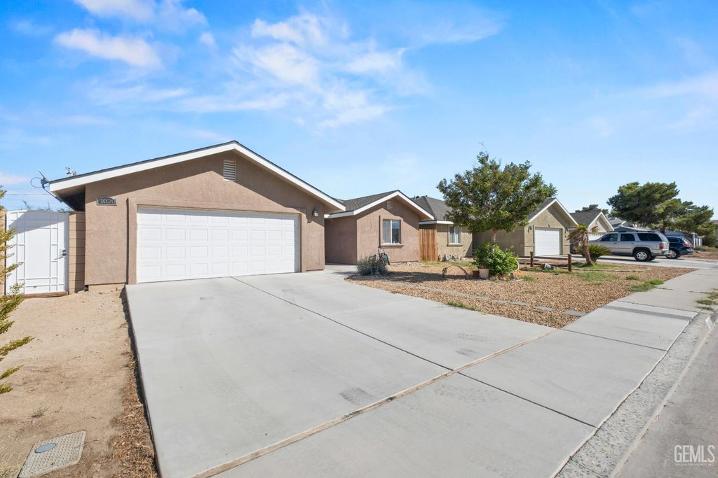 Photo of 1020 S Farragut Street, Ridgecrest, CA 93555 (MLS # 202610436)